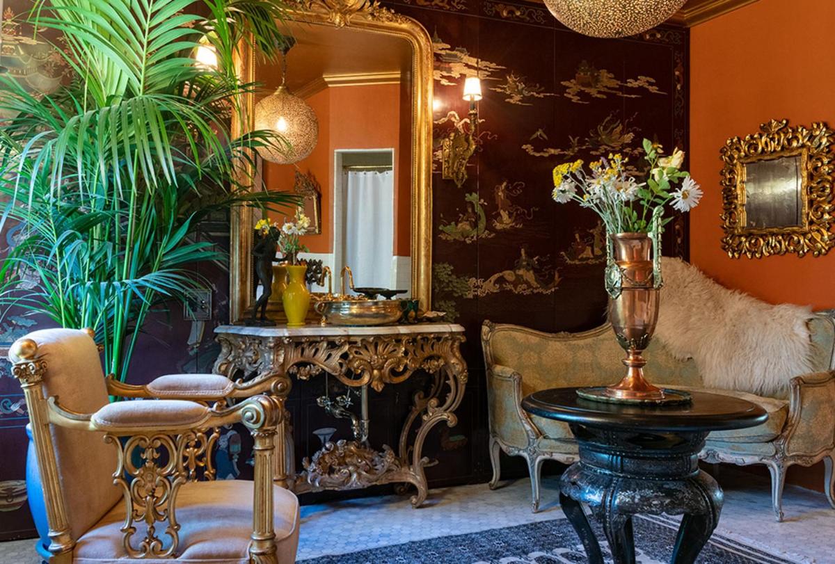 Popular attractions Area Nearby Property